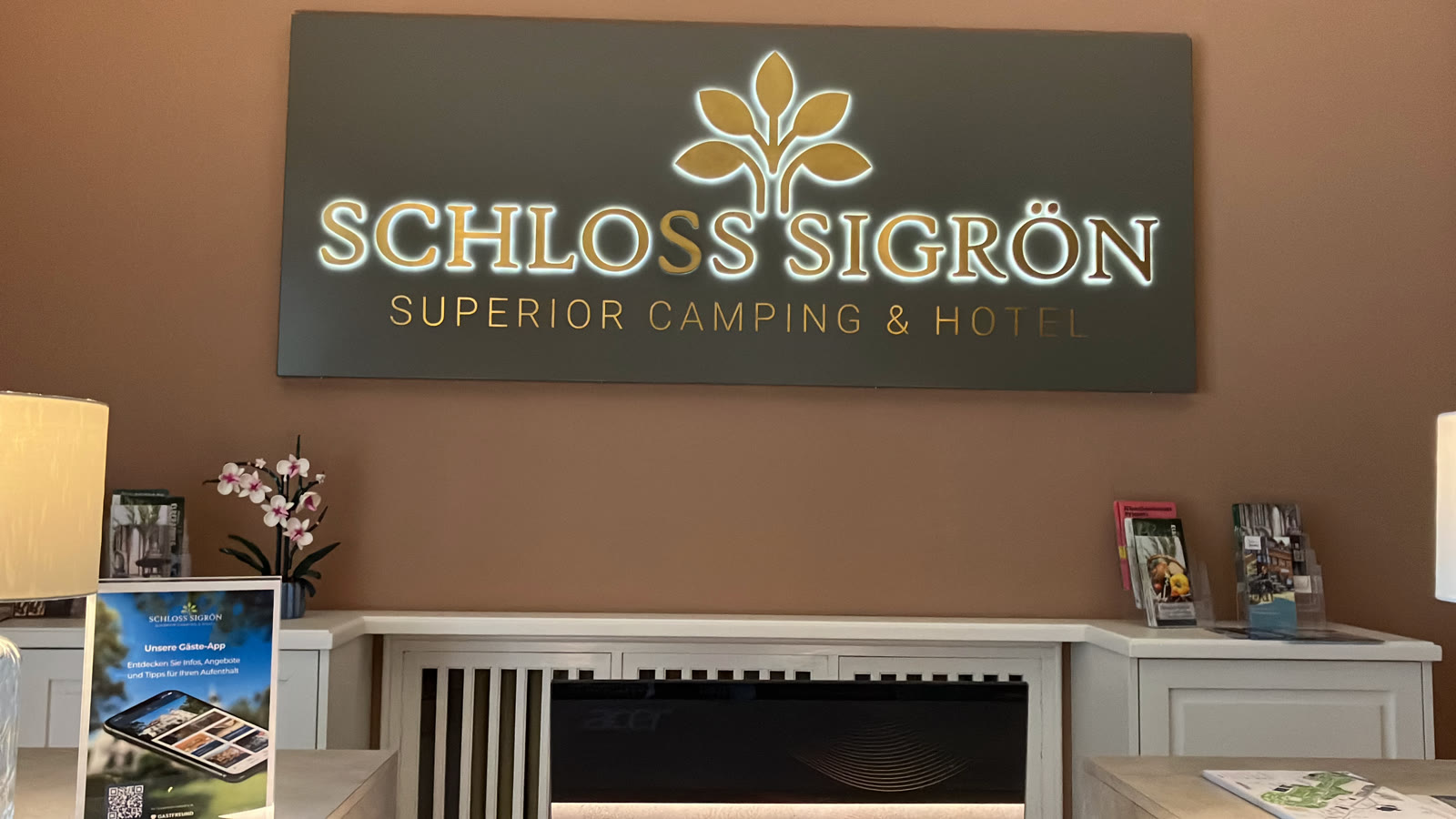Skiltet i receptionen på Schloss Sigrön