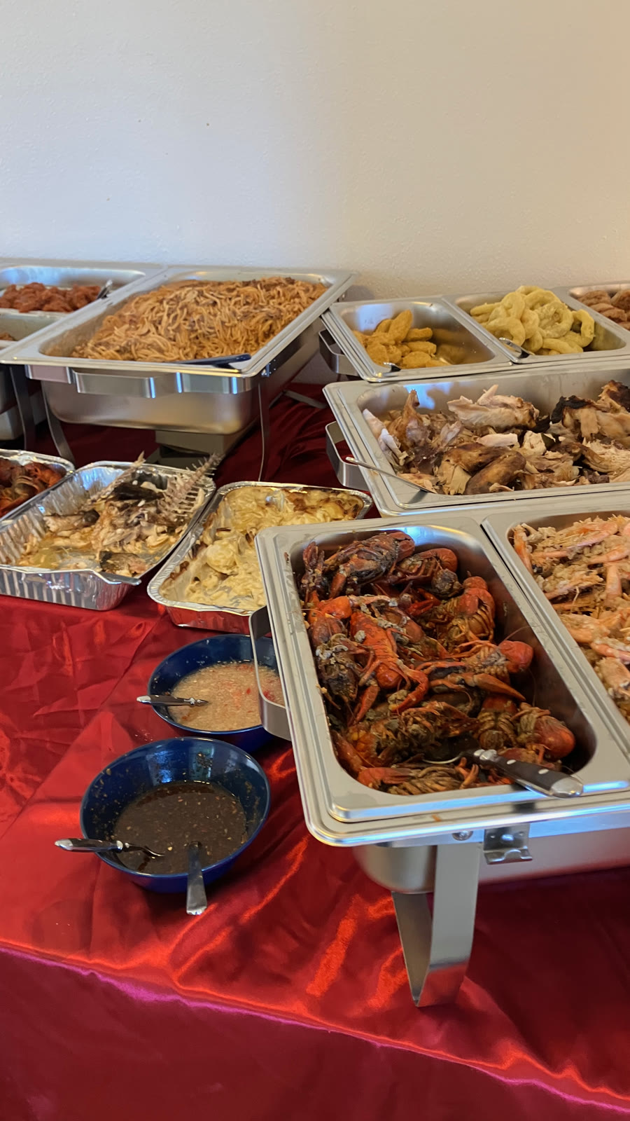 Buffeten med varme retter