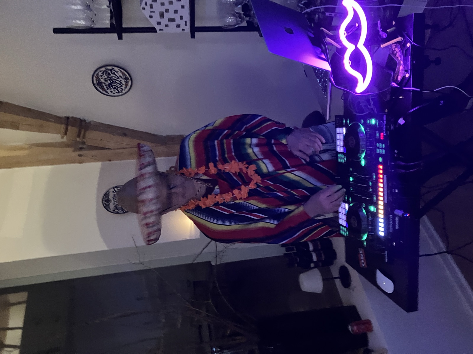 DJ Radu la mixaj, seara de salsa și bachata la Kalkbrænderiet