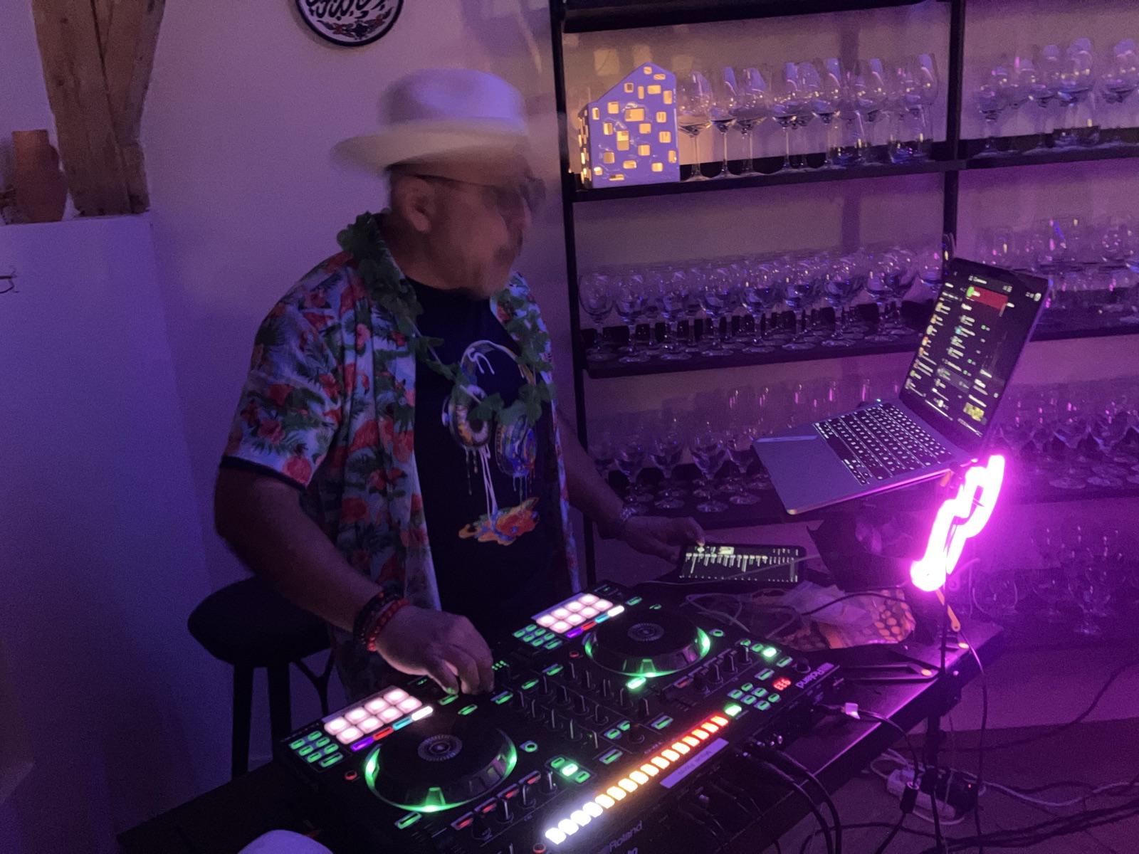 DJ Miguel la mixaj, Latino Party, Vejle