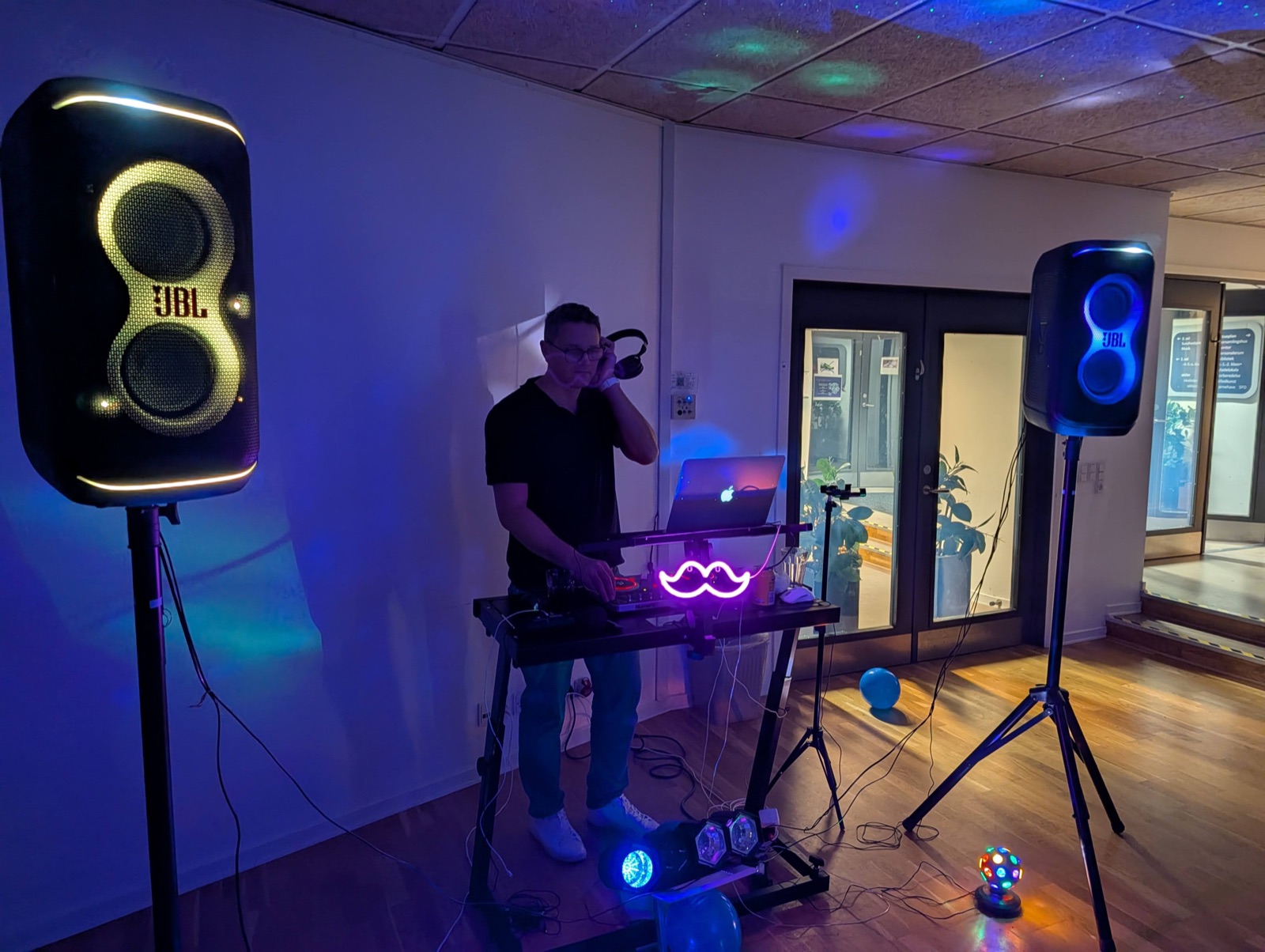 DJ Radu bag pladerne til 40-års fødselsdagsfesten i Tørring