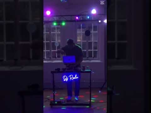 Video: gæster danser til en fest med DJ Radu