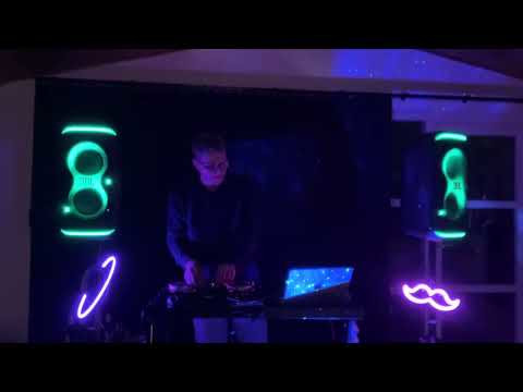 Video: DJ Radu mixer et live-sæt